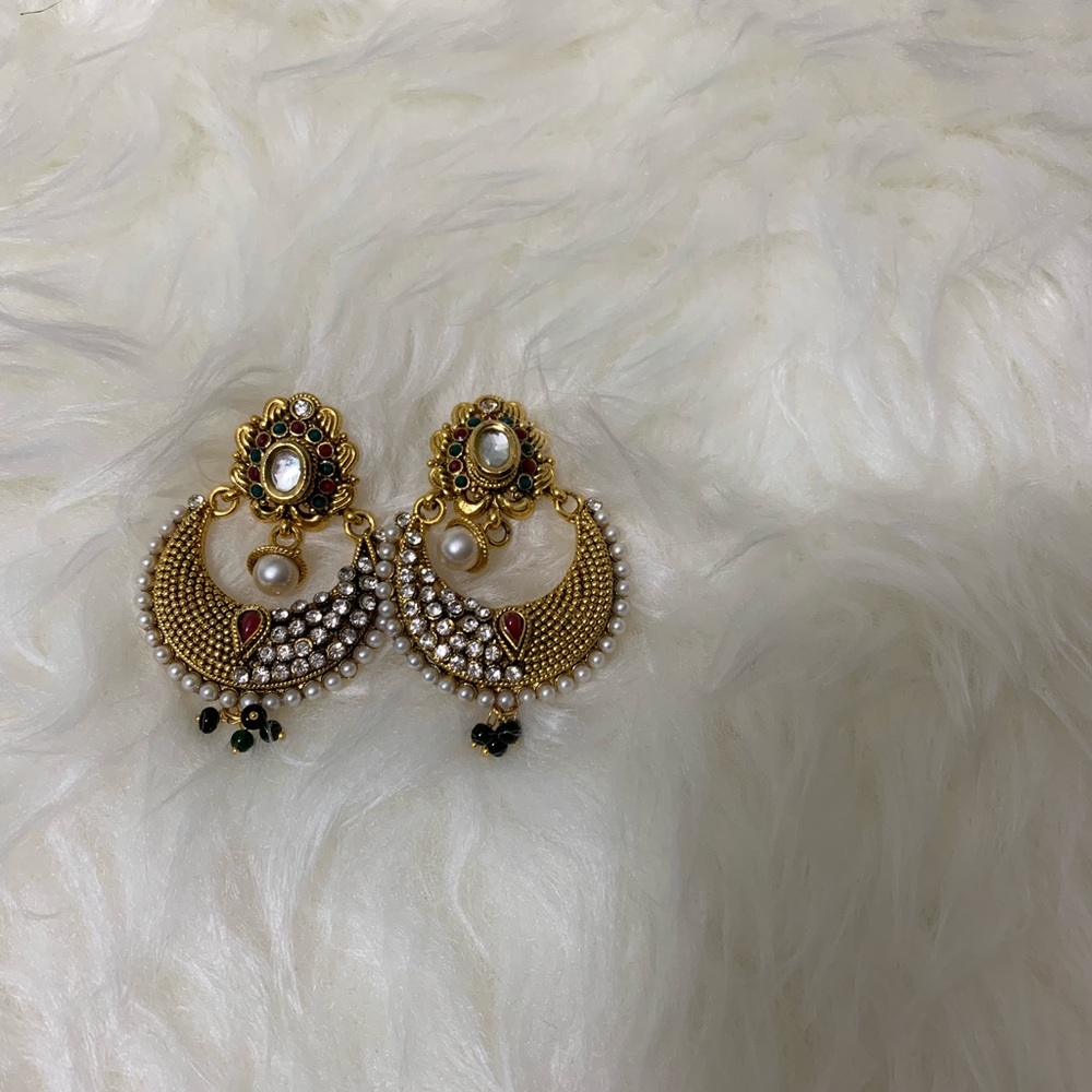 Indian/pakistani earings.chandbalis